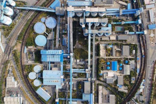 图为俯瞰大柳塔煤矿工业厂区