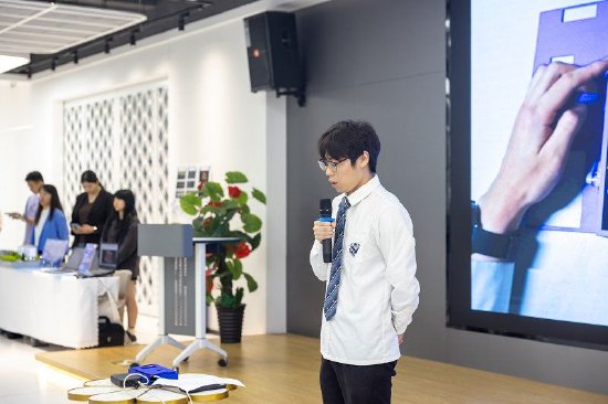 一等奖获得者李佳成发言