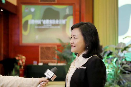 百胜中国首席公共事务官王立志现场接受媒体采访阐述活动意义