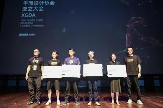 　　为协会团体会员单位授牌 团体会员单位：西安多思集文化创意有限公司、西安达观时代设计工程股份有限公司、西安麦道品牌传播有限公司、西安墨寒广告有限公司、西安德迈会展服务策划有限公司