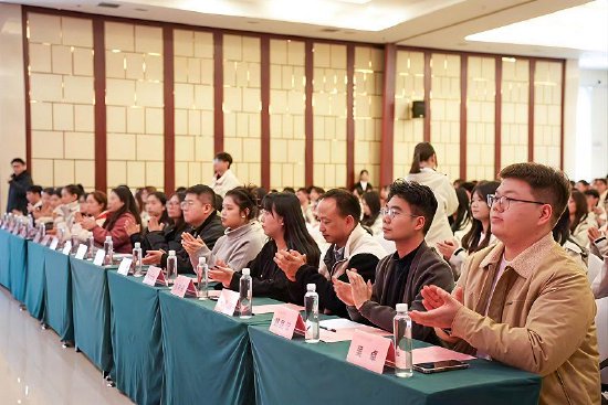 参会师生和学员们