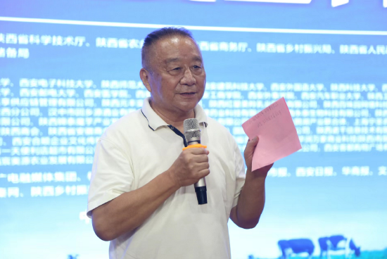 陕西省人大常委会原副主任邓理宣布短视频大赛开始
