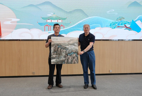 著名书画家吕峻涛为西凤酒赠送画作