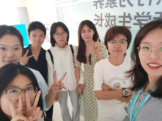 暴睿与同学们
