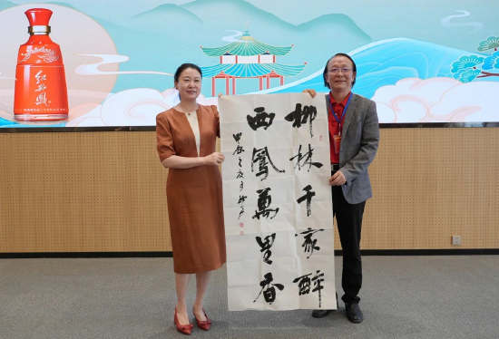 著名书画家王行舟为西凤酒赠送书法作品