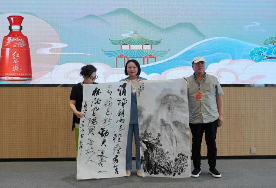 著名书画家雷婉萍、刘丹为西凤酒赠送书法作品