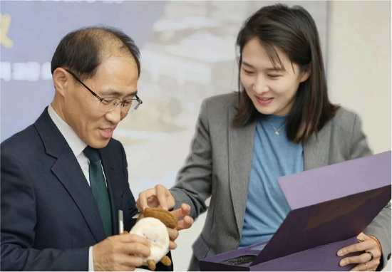 中方赠送礼物