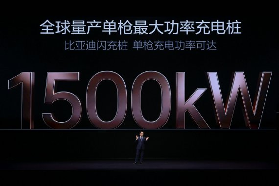 图8-比亚迪闪充桩单枪充电功率1500kW