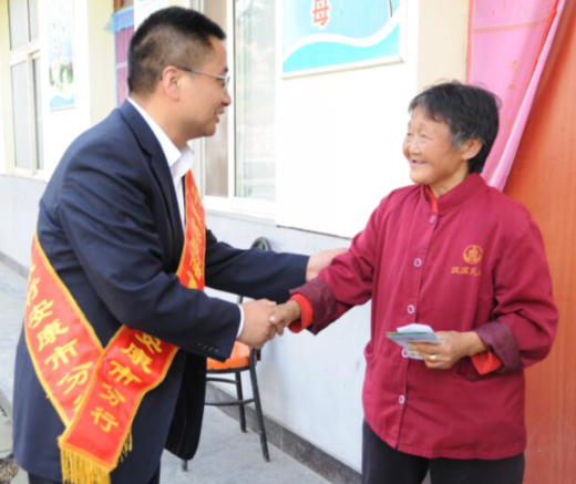 多样化扶贫 邮储银行安康市分行在行动