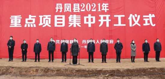 縣委書(shū)記鄭曉燕宣布2021年一季度10個(gè)重點(diǎn)項(xiàng)目集中開(kāi)工