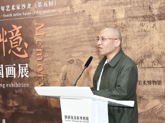 著名画家、陕西省美术家协会副主席邢庆仁致辞并宣布展览开幕