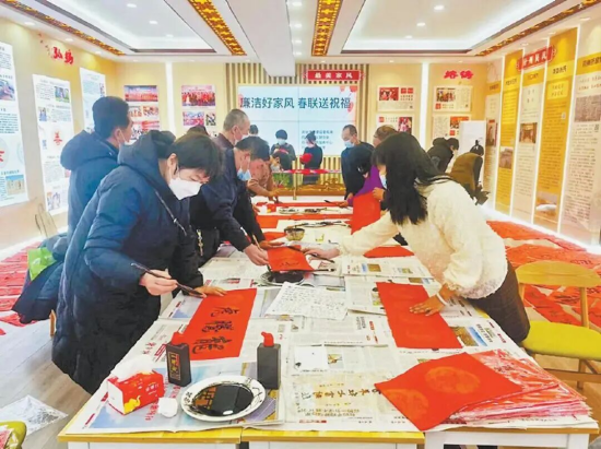 （义务写春联送祝福）