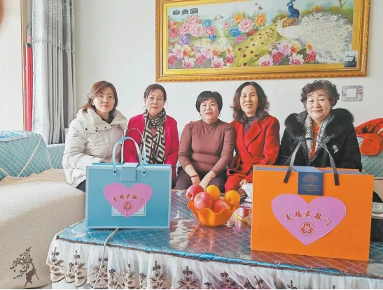 （“三八”节暖心慰问）