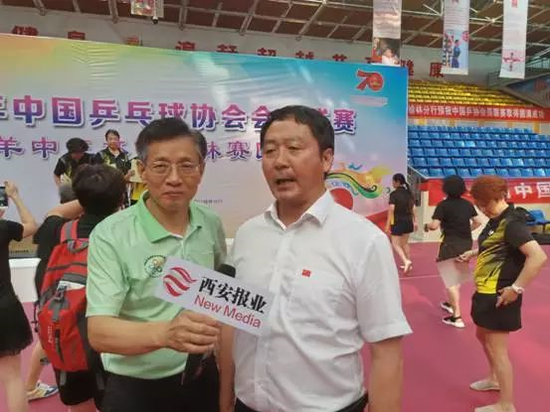 榆林市体育局副局长郑大彬接受记者采访