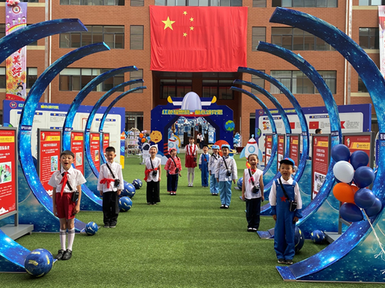 中央草坪的“时光隧道”,一起回到快乐的童年