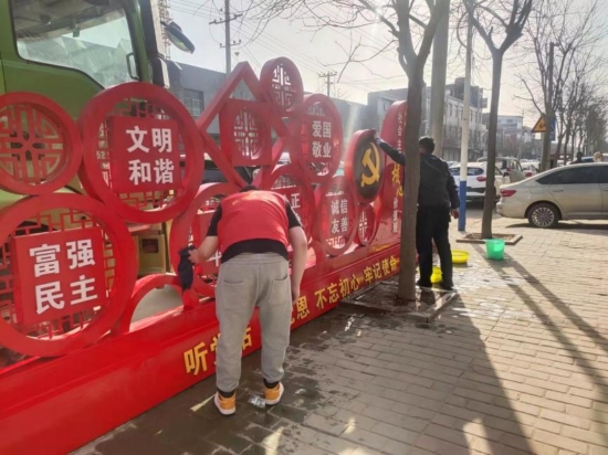 志愿者开展“大擦洗 大清洁”志愿服务活动