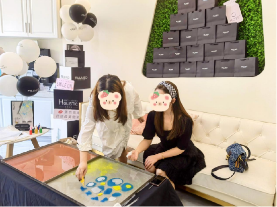 会后求美者体验爱马仕丝巾DIY