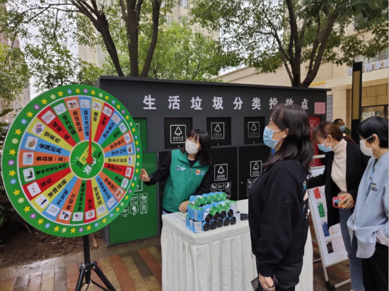 定制版冰箱贴,居民身边的智慧查询“神器”