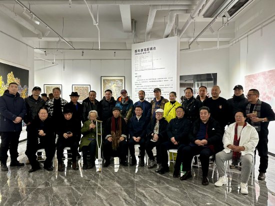 参展艺术家和嘉宾合影