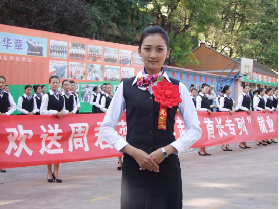 中北优秀毕业生、宁夏固原市原州区文化巷周君蕊,被选为中国铁路专运中心高等级列车乘务员,再次刷新了铁乘就业的新纪录。