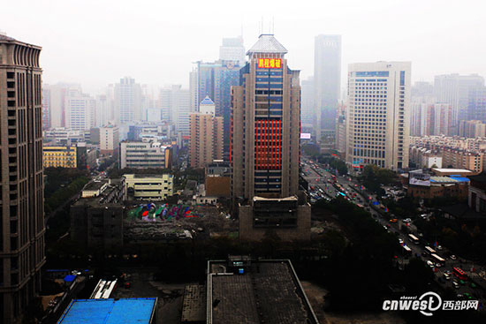 該建筑地下1層，地上26層，建筑總高度為118米。
