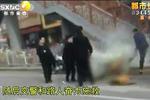 交警執(zhí)法 三輪摩托司機(jī)行為過(guò)激