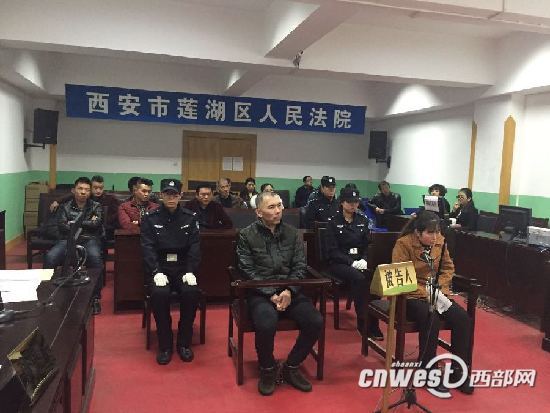 女孩被拐十年后认亲,人贩子坐上被告席。