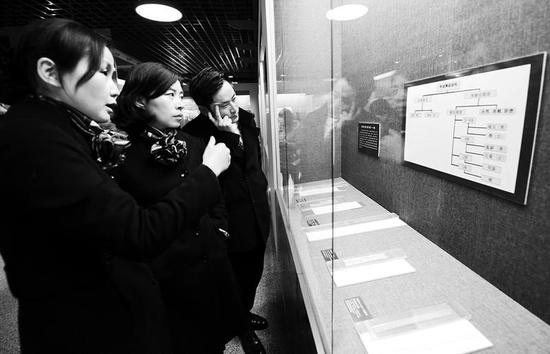 100余件里耶秦簡在秦陵博物院展出 本報記者阮班慧