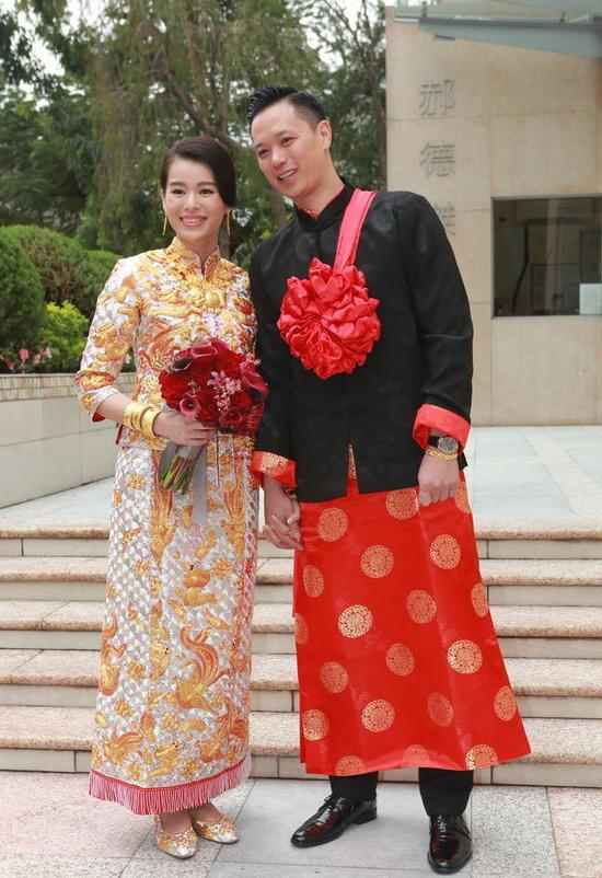 胡杏儿大婚晒美照 婚纱照性感