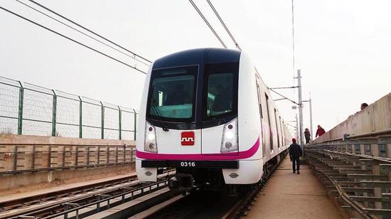 西安地铁三号线电客车灞河“首秀”_新浪陕西_新浪网