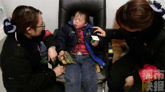 6歲男童西安地鐵內(nèi)走失 兩天還未找到其家人
6歲男童西安地鐵內(nèi)走失 兩天還未找到其家人