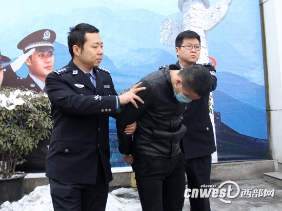 目前，犯罪嫌疑人谢某因涉嫌抢劫罪被公安雁塔分局刑事拘留。