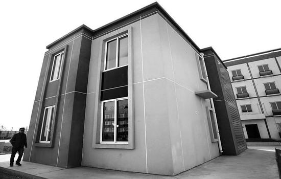 積木式搭建的樣板房本報(bào)記者陳飛波攝