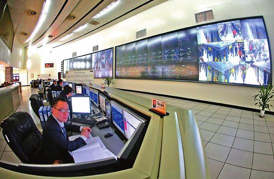 西安地铁运营监控中心。