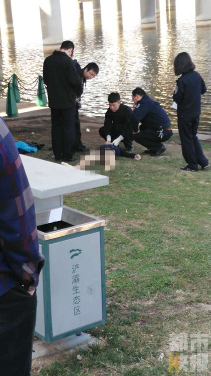 男子被打撈上來時(shí)已身亡