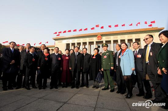 3月5日上午，全国人大十二届四次会议在北京人民大会堂开幕，陕西代表团出席了会议。