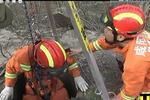 咸陽：老太負氣落入深井 消防下井救人