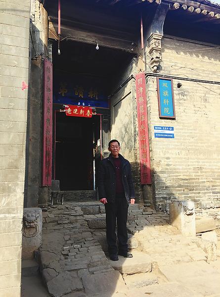 黨鑒泉家的雙旗桿院是黨家村里歷史最長(zhǎng)的老宅。張江舟攝