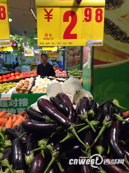 进入四月份以来,西安市蔬菜价格大幅回落。