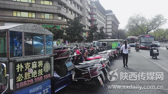 西安黑摩的司机月入五六千 处罚几百几天就赚回