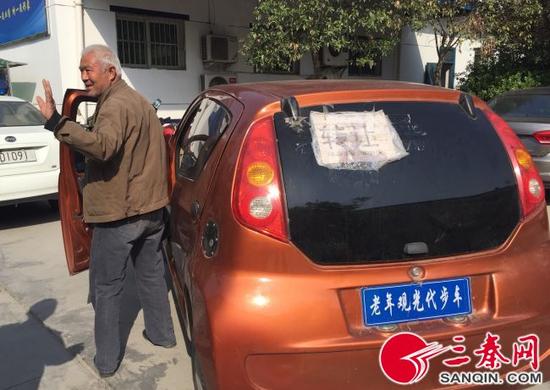 李某领走自己的代步车
