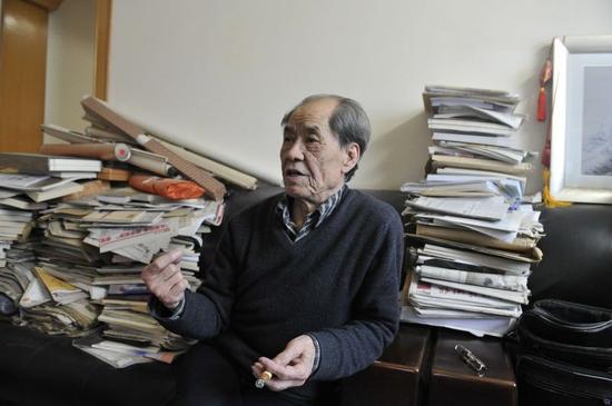 2013年,作家陈忠实在西安石油大学他的工作室。杨小兵摄