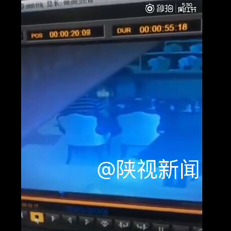 視頻拍下事發(fā)瞬間