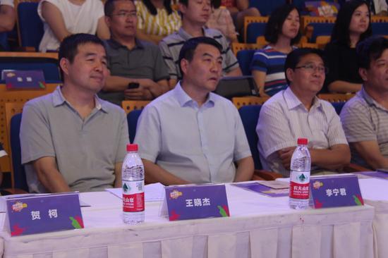 西安市人力資源和社會(huì)保障局黨組書(shū)記、局長(zhǎng)李寧君參觀指導(dǎo)決賽項(xiàng)目