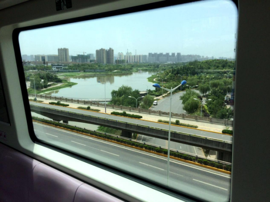 乘坐地铁3号线看大美浐灞