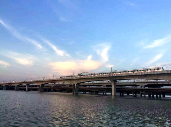 地铁3号线横渡灞河