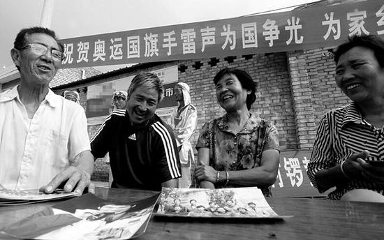 談到雷聲，雷獻(xiàn)奎兄弟一家人開心不已