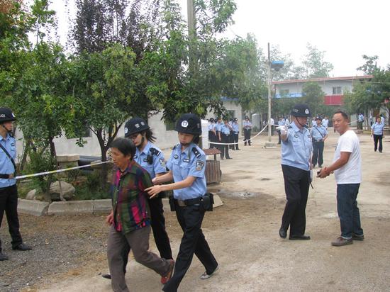 劝离家属及无关人员