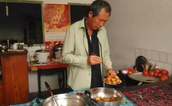 榆林退休老兵照顾残疾邻居 送一日两餐持续11