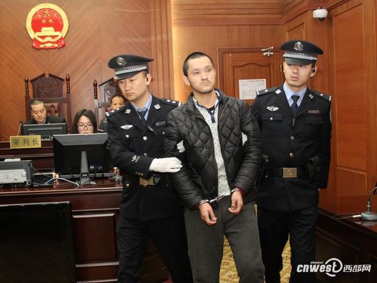 還有一個(gè)月就是西安市長(zhǎng)安區(qū)霍民27歲的生日，然而他卻接到一紙死刑判決書。